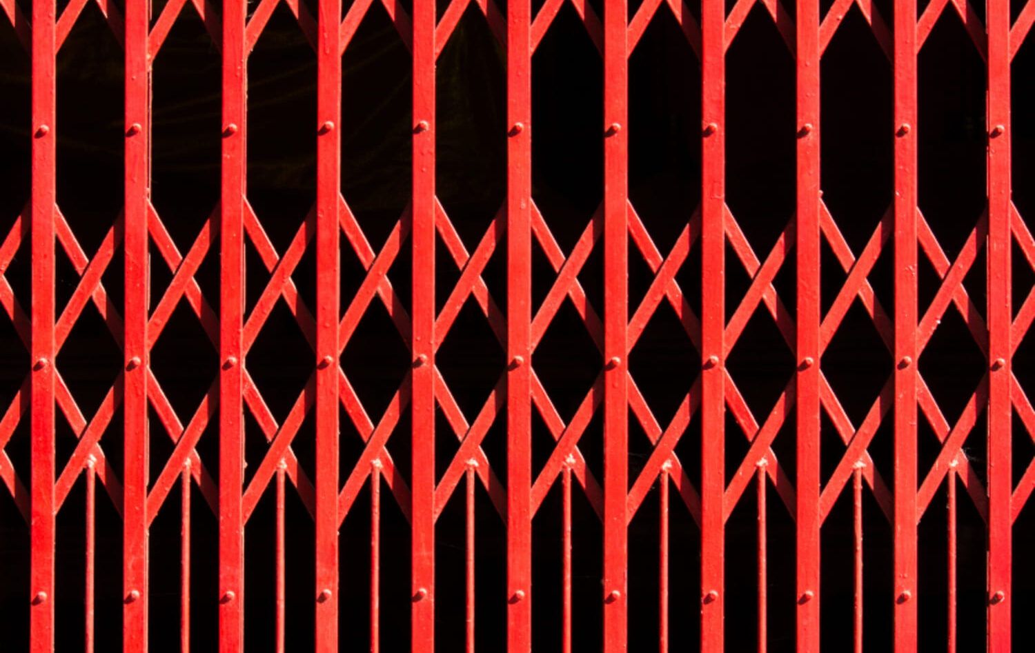 Ballesta de seguridad plegable pintada en rojo